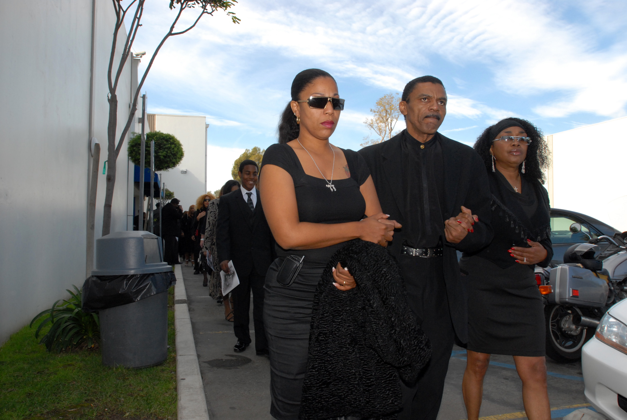Ike Turner, Jr., his sister Mia Turner, and his fiance Mary Ellis arrive to the memorial service for Ike Turner on December 21, 2007 | Source: Getty Images