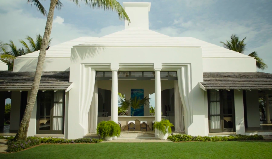 McGraw and Hill wanted their getaway to feel unlike any other home they had visited during their travels. The finished compound combined eight separate buildings into a unified family retreat. | Source: YouTube/Architectural Digest