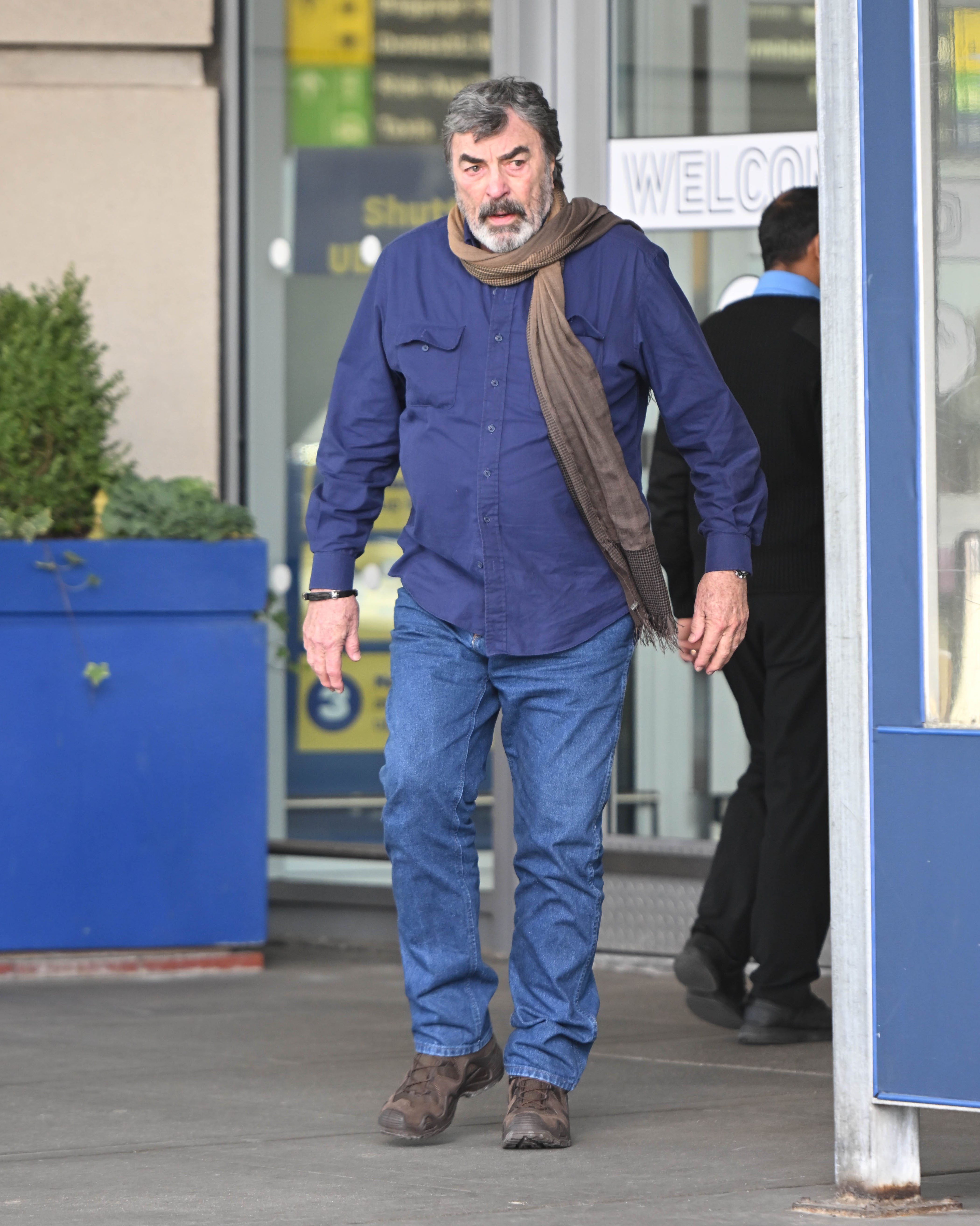 Tom Selleck arrives at JFK airport in New York City on October 16, 2024 | Source: Getty Images
