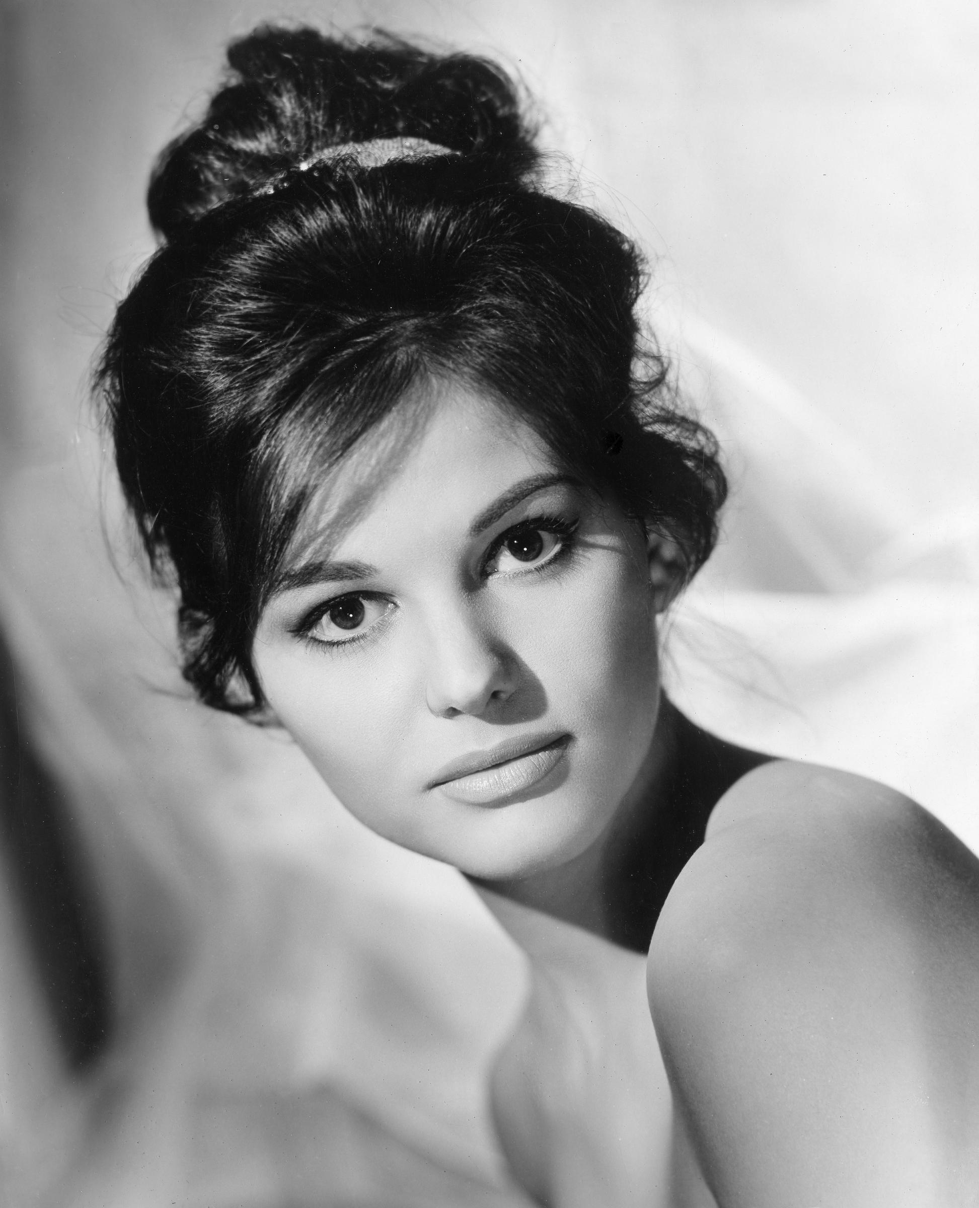 Claudia Cardinale on the set of "Upstairs and Downstairs" in 1959. | Source: Getty Images