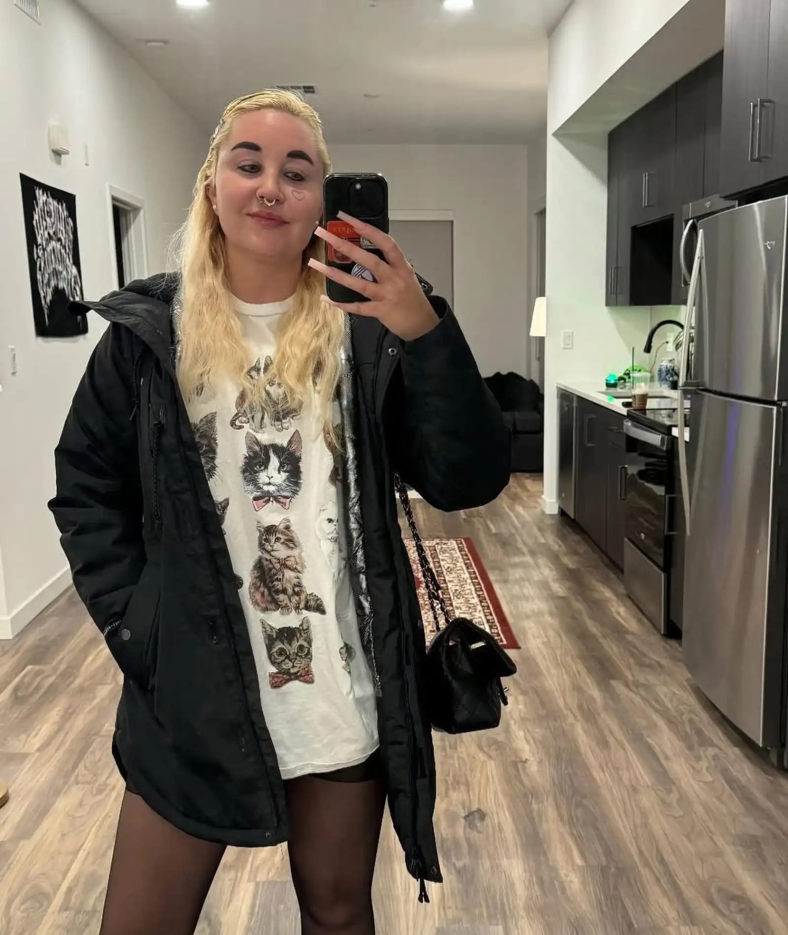 Amanda shared a mirror selfie on her Instagram account, offering followers another glimpse of her personal style as she continued documenting changes in her appearance. | Source: Instagram @amandapandapandapanda1.