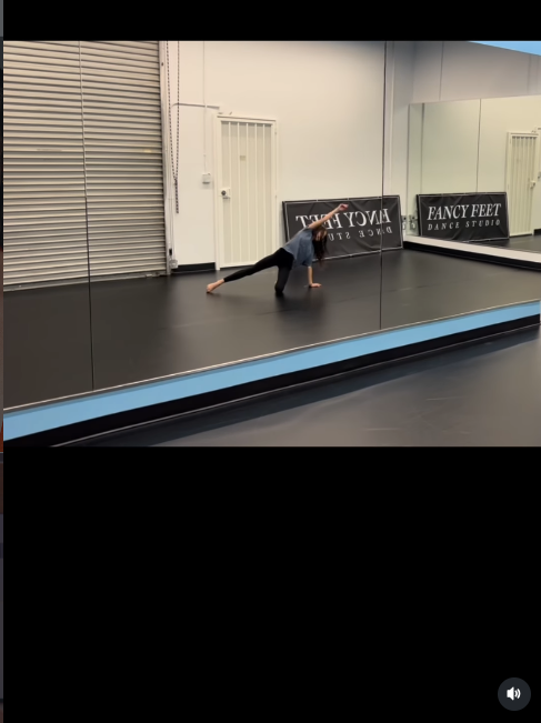 Fiona Lowe rehearses in a dance studio, working through her choreography during a second rehearsal a few weeks after her return. Her teacher, Kendra Andrews, noticed the teenager's progress. | Source: Instagram/kendraandrews
