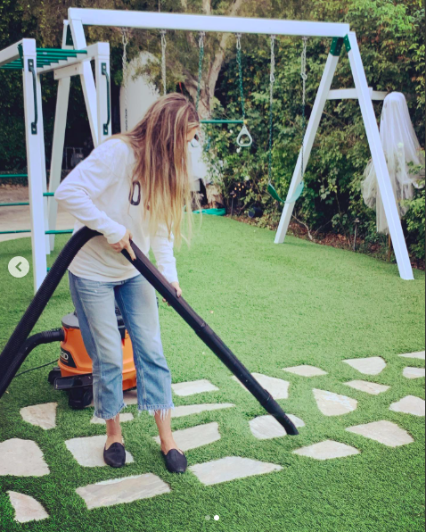 Rebecca Gayheart tending to her backyard, posted on October 30, 2020. | Source: Instagram/rebeccagayheartdane