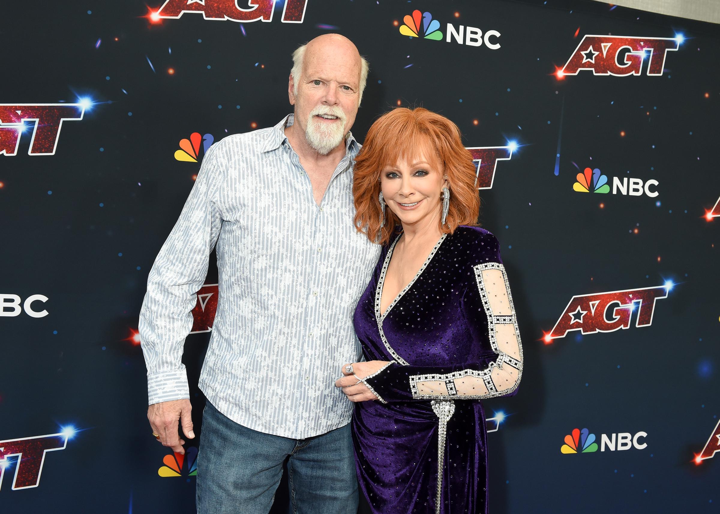 Rex Linn and Reba McEntire at the "America's Got Talent" Red Carpet on September 20, 2023, in Pasadena, California | Source: Getty Images