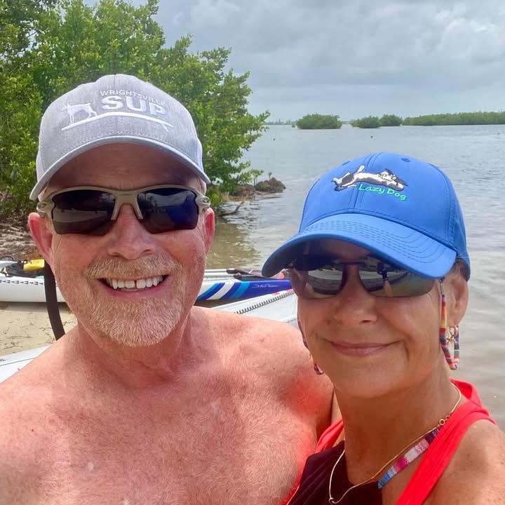 An alert sent emergency responders to their home. Stephen and Tracey Willetts posing for an outdoor selfie posted on August 17, 2022. | Source: Facebook/Steve Willetts