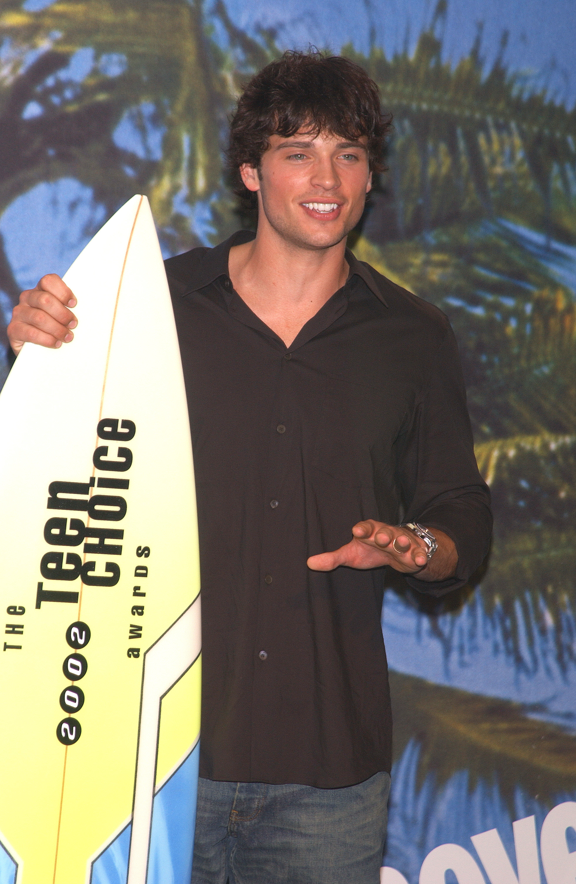 Tom Welling backstage at the Teen Choice Awards on August 4, 2002 | Source: Getty Images
