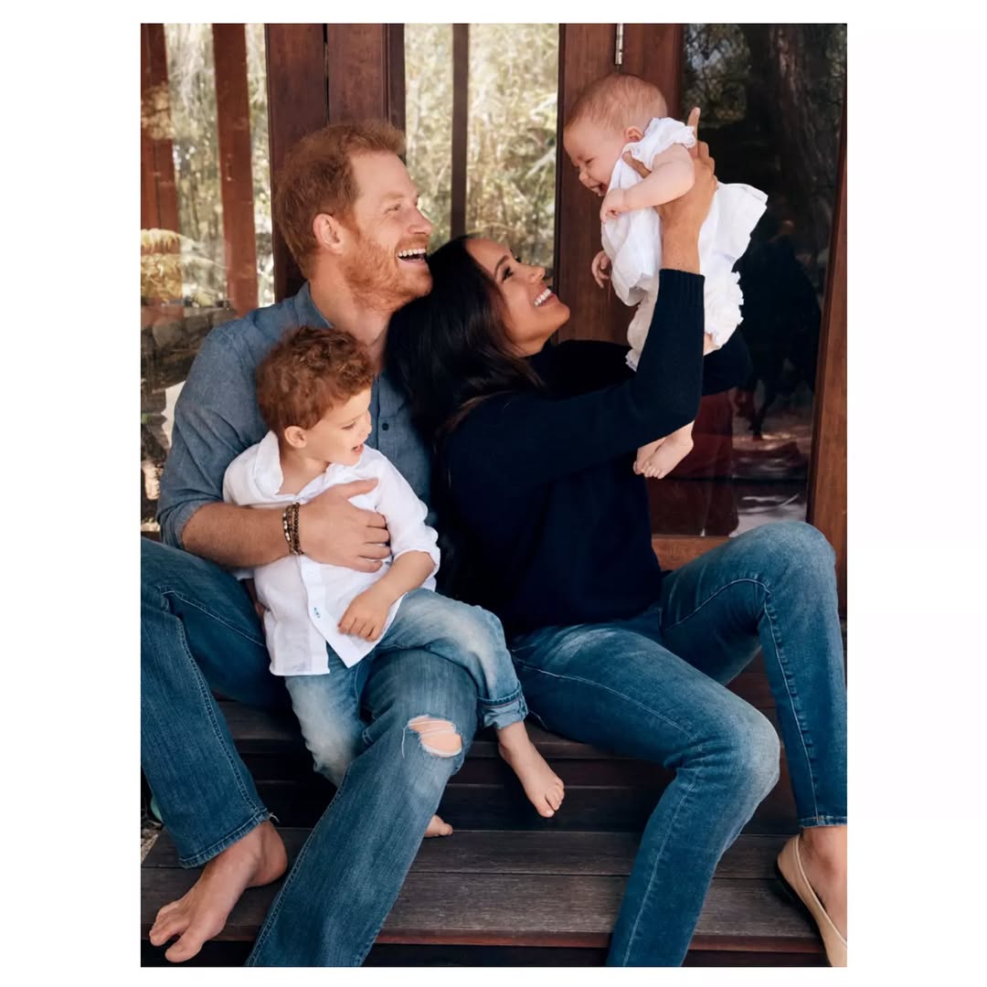 Meghan Markle and Prince Harry with their children, Prince Archie and Princess Lilibet, from a post dated December 23, 2021. | Source: Instagram/alexilubomirski