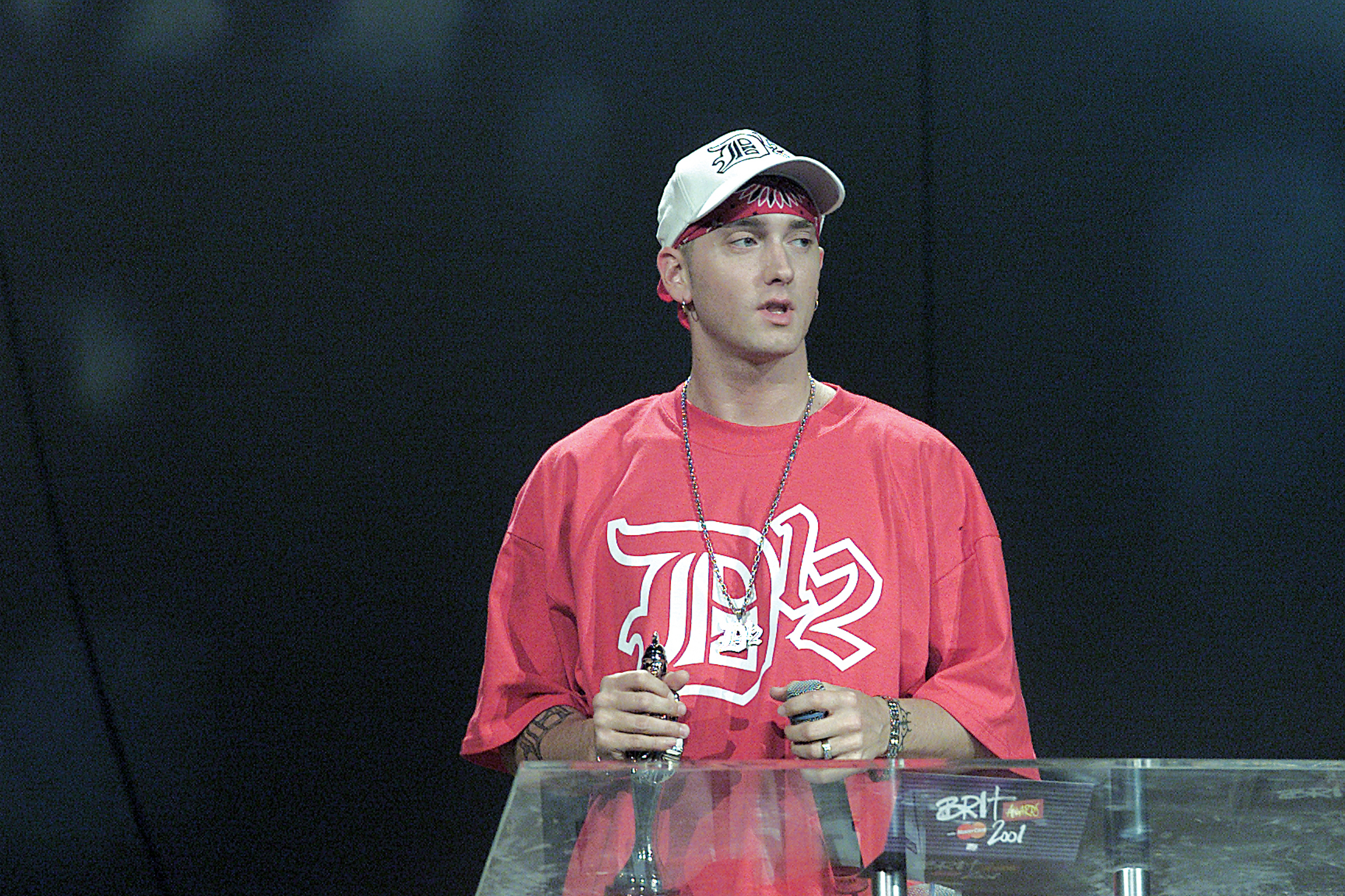 Eminem accepts an award on February 26, 2001 | Source: Getty Images