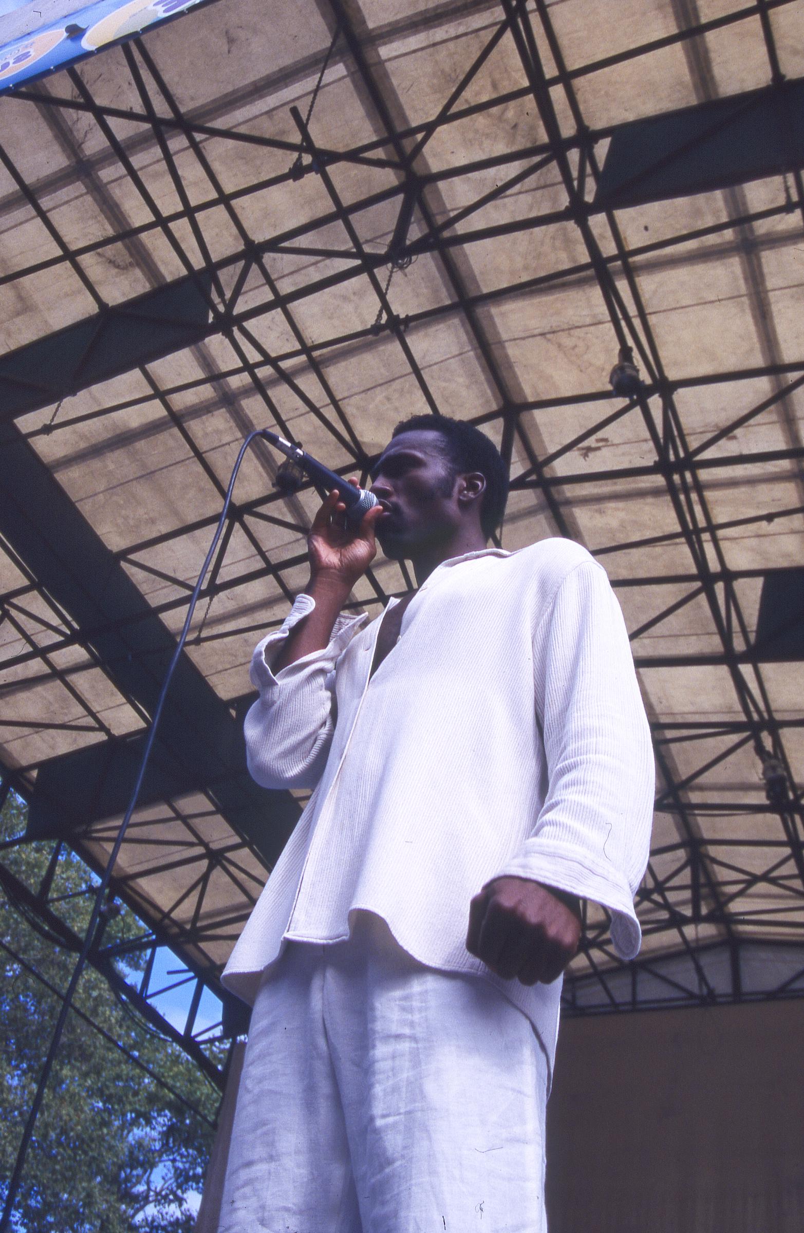Leon Robinson on stage at an event in New York City in August 1994. | Source: Getty Images