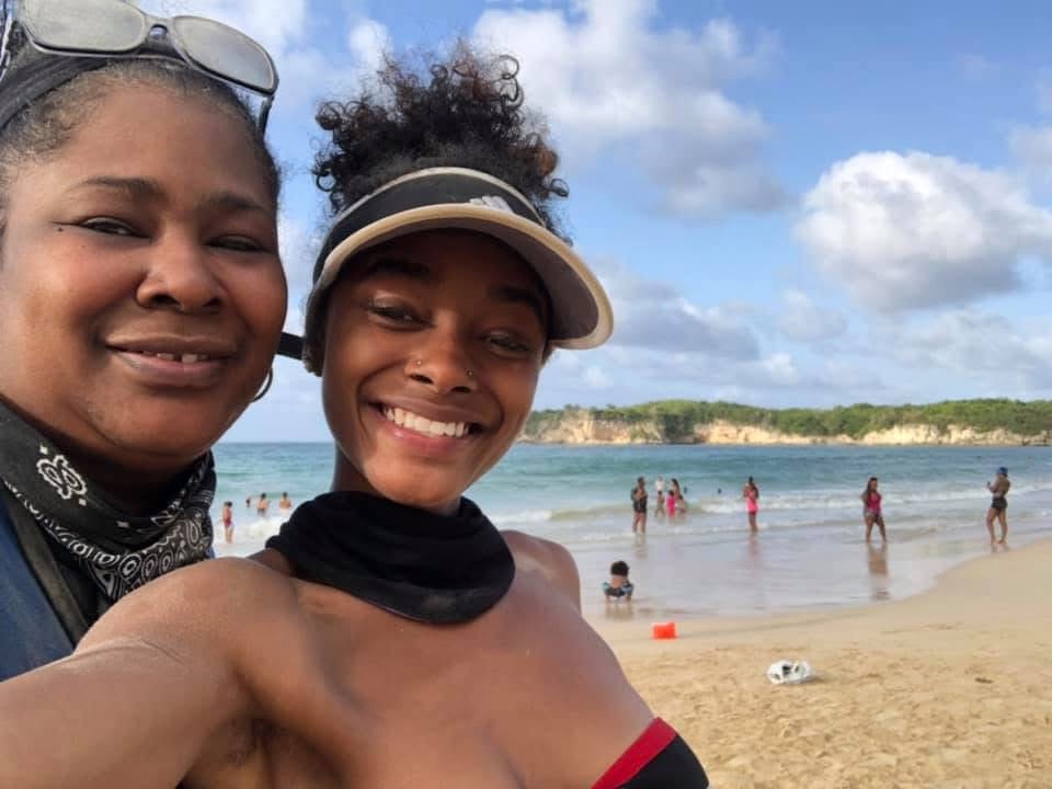 Imani Smith smiles in a beach photo featured on her family's fundraiser page | Source: GoFundMe/support-the-helper-family-after-the-tragic-loss-of-imani-dia