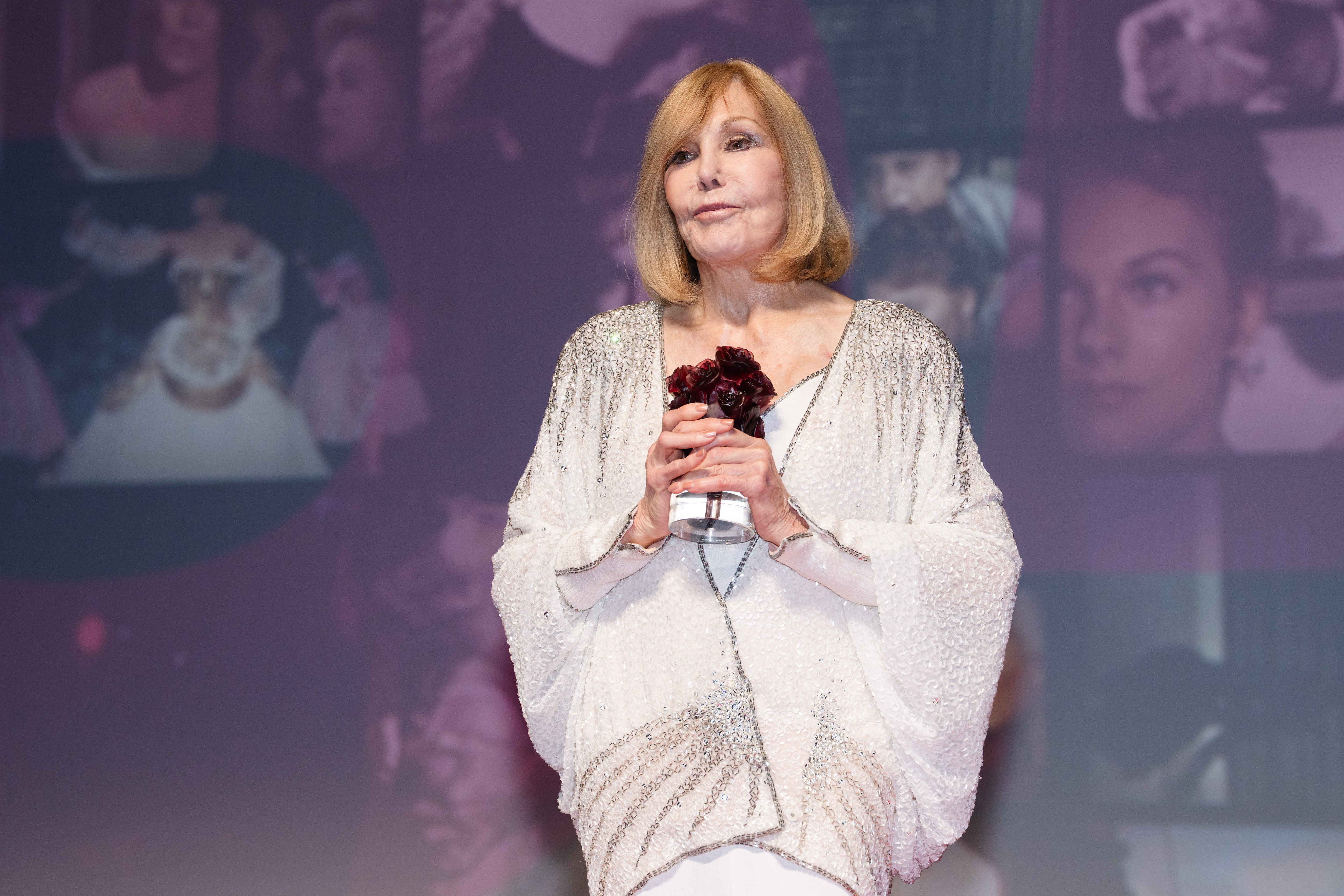 Kim Novak poses after receiving an Icon Award for her career during the 51st Deauville American Film Festival | Source: Getty Images