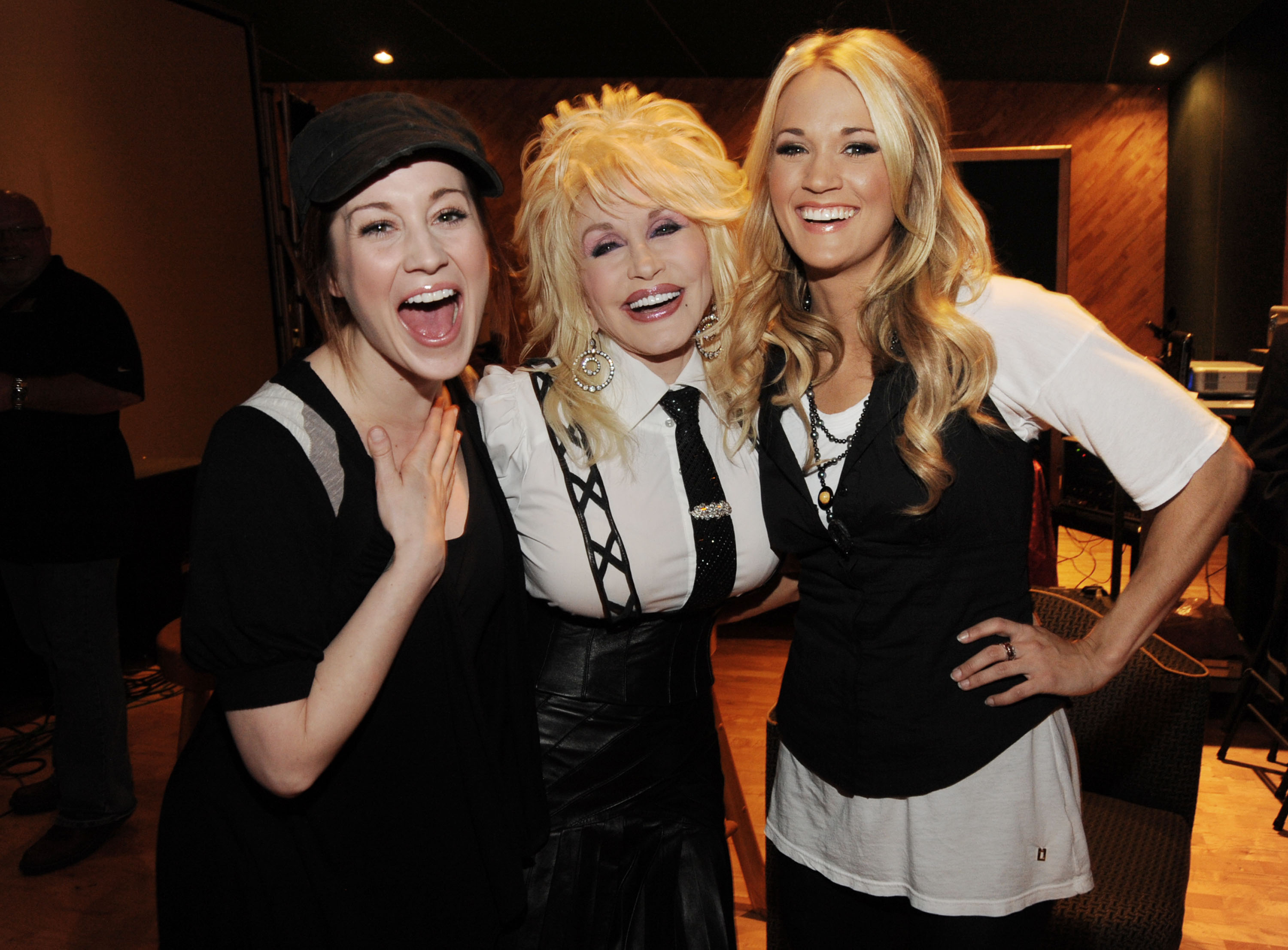 Carrie and Dolly appeared alongside fellow American Idol alum Kellie Pickler at a November 2009 celebration for Parton's "Live From London" concert DVD in Nashville. | Source: Getty Images