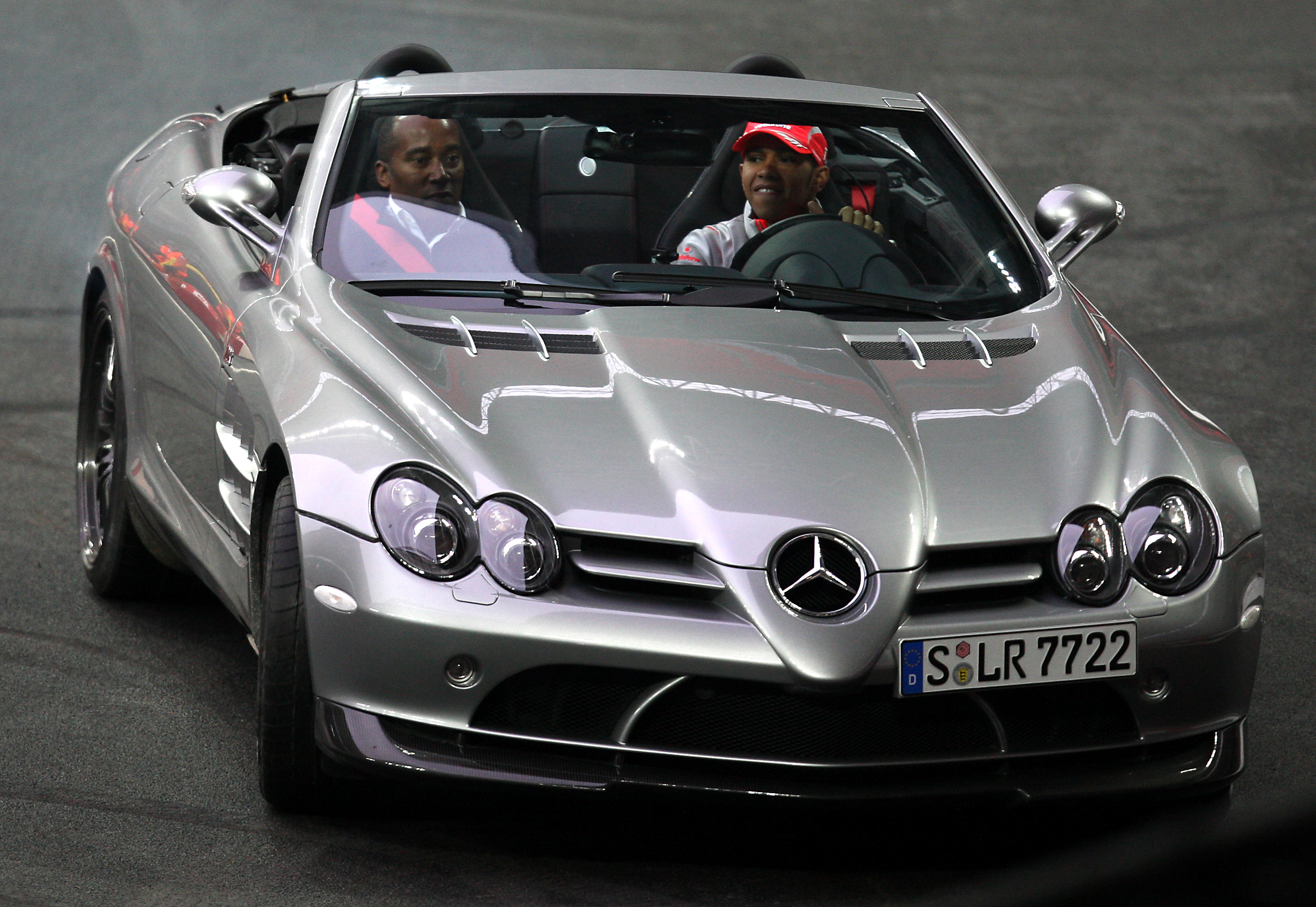 Anthony and Lewis Hamilton are seen at Wembley Stadium in England on December 14, 2008. | Source: Getty Images