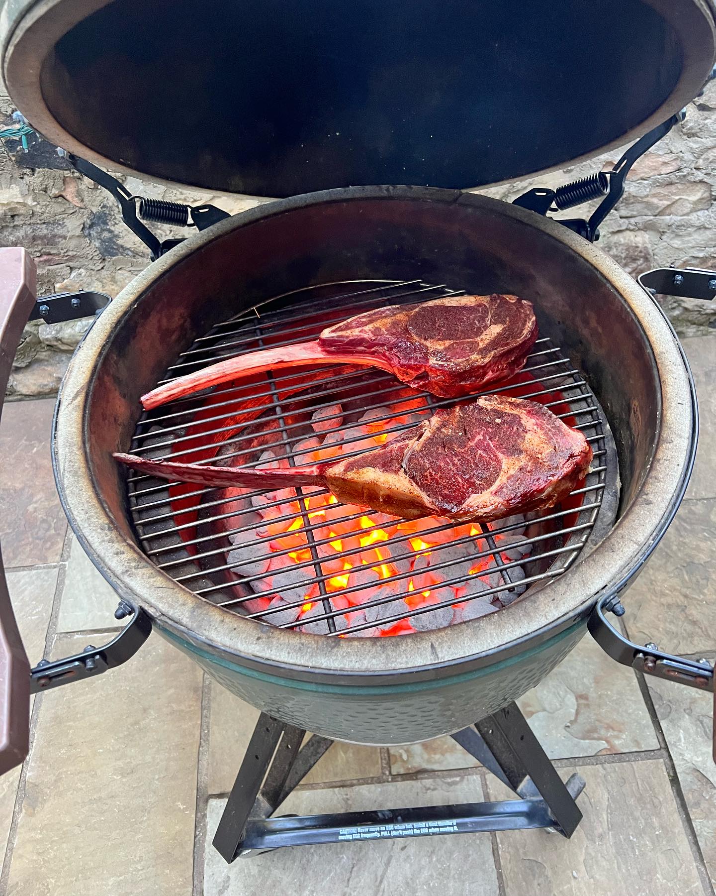 McGraw has occasionally shared ordinary moments from life away from the recording studio and concert stage. These informal posts offer a contrast to the more glamorous photographs associated with the family's properties. | Source: Instagram/thetimmcgraw