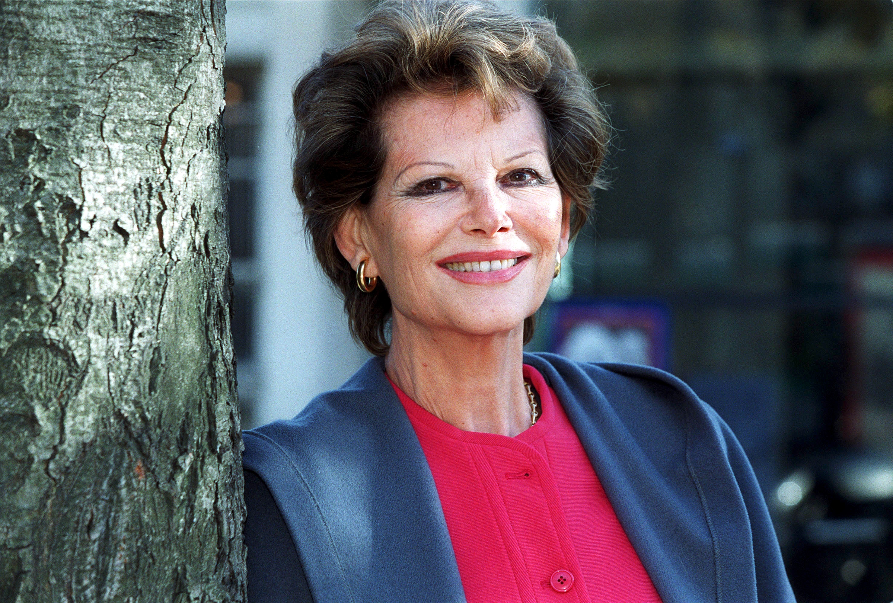 Claudia Cardinale on the set of "La Venexiana" in 1999. | Source: Getty Images
