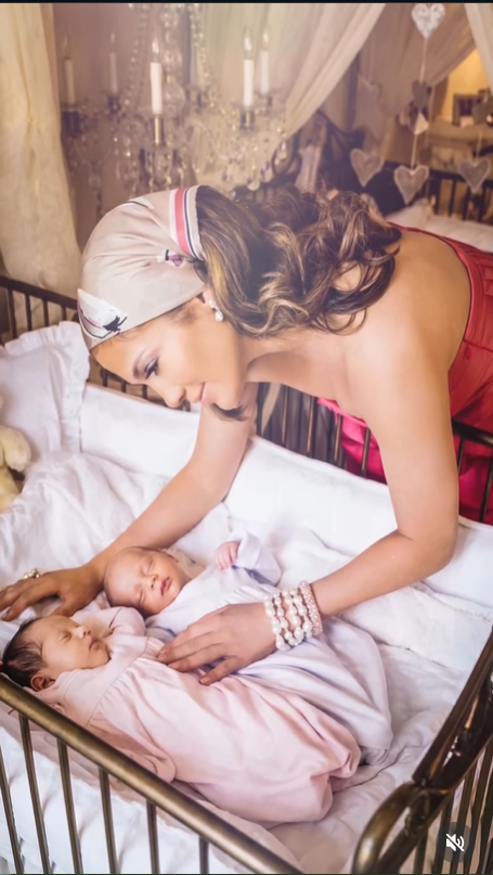 Jennifer Lopez with her twins | Source: Instagram/jlo
