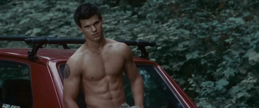 Taylor Lautner showed off the muscular physique he built to play Jacob Black in footage from a video dated January 17, 2023. | Source: YouTube/Movieclips