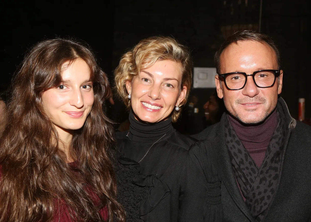 Backstage at "Moulin Rouge!" on Broadway, Audrey McGraw poses alongside her parents Faith Hill and Tim McGraw. Their warm, natural smiles capture a rare glimpse of family closeness behind the curtain in New York City.
