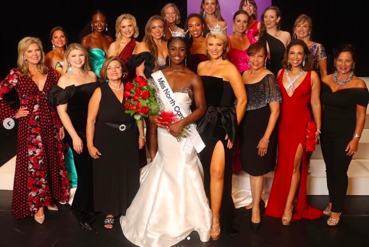 Carrie Everett smiling as she takes a photo with other contestants and women after she was crowned Miss North Carolina 2024, posted on July 3, 2024. | Source: Instagram/missamericanc and simplyxcarriee