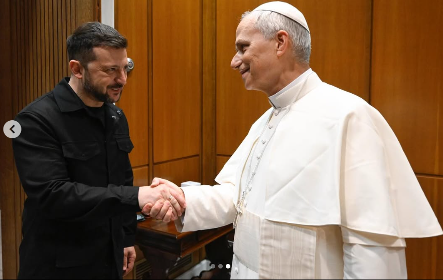 Ukrainian President Volodymyr Zelensky shakes hands with Pope Leo XIV on May 18, 2025 | Source: Instagram/zelenskyy_official