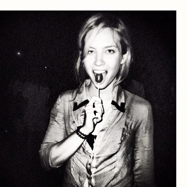 Daveigh's social media images showed a looser and more unfiltered side of her. The controlled polish of Hollywood photography gave way to something moodier and more personal. | Source: Instagram/daveighc