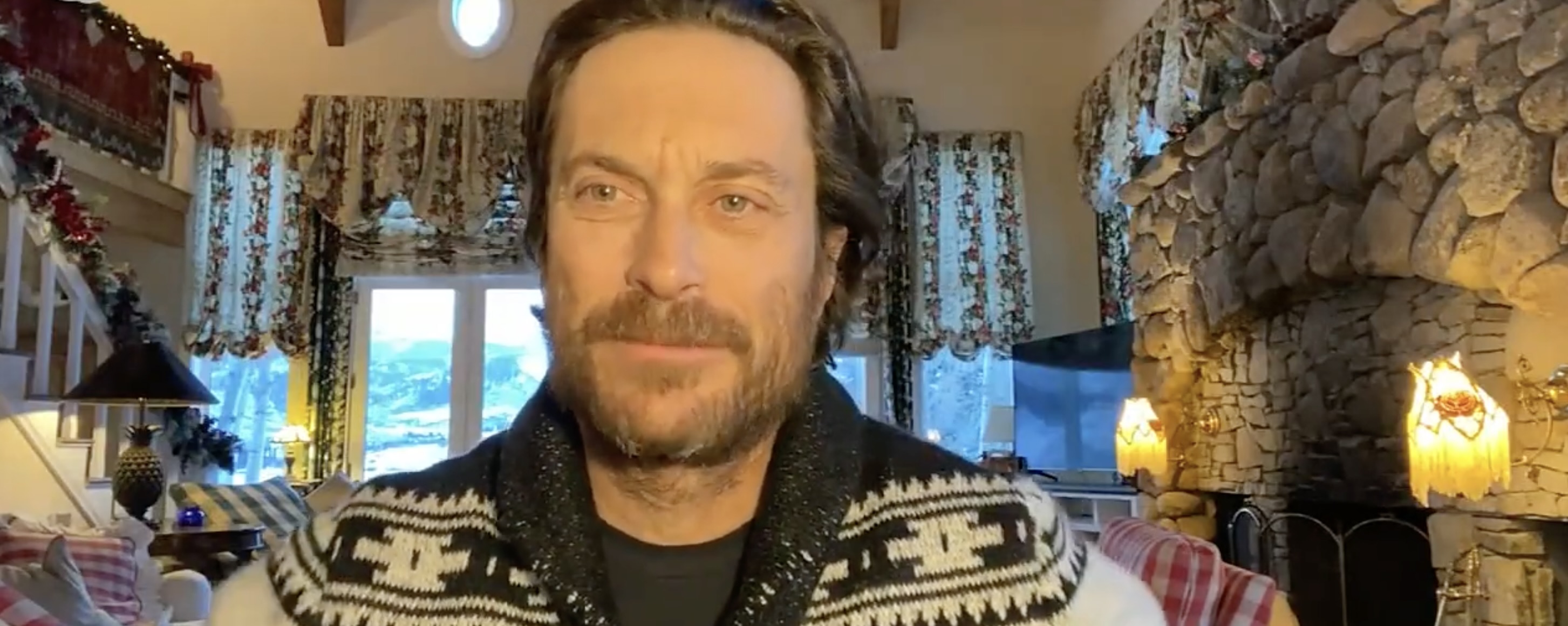 Ryan Seacrest reacted to the snowy setting by calling it a “fantasy land” before Oliver revealed just how long some of the home’s details had actually been there. | Source: YouTube/Live with Kelly and Ryan