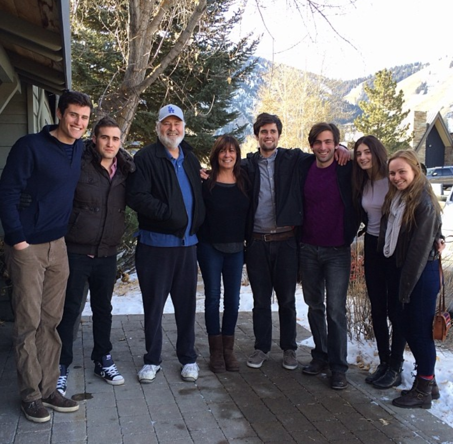 Michele Reiner and her family, from a post dated January 1, 2014. | Source: Instagram/michelereiner