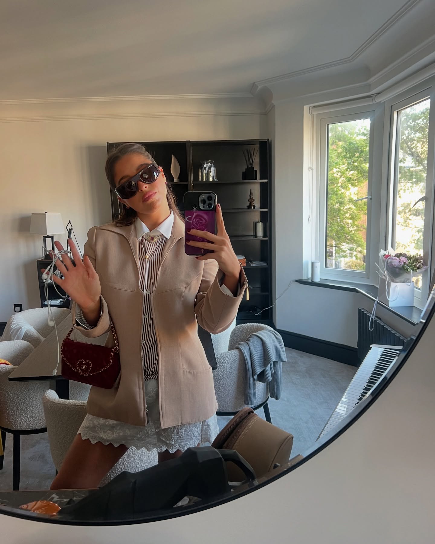 Lola's London interiors feel much more relaxed than her parents' grand New York townhouse. The room gives a glimpse of a younger, more independent chapter. | Source: Instagram/theyoungestyung