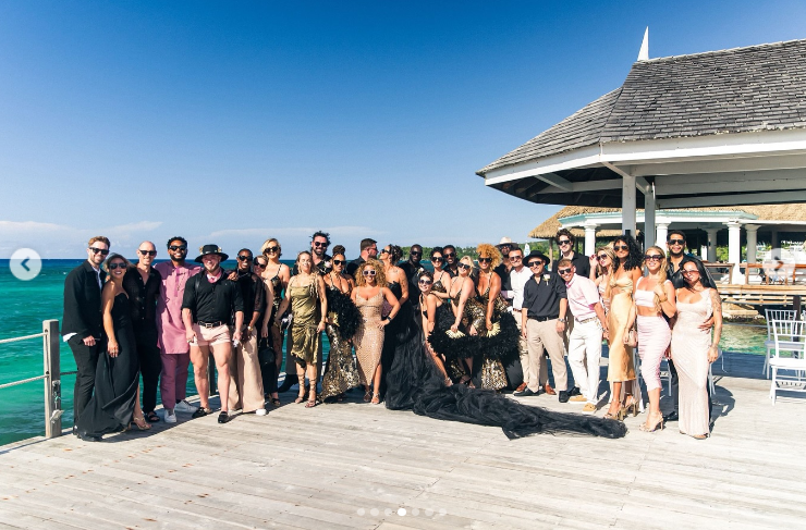 Sarah and Luke Wintrip with their guests on their wedding day | Source: Instagram/lipsticknlouboutins | lukewintriptattooartist