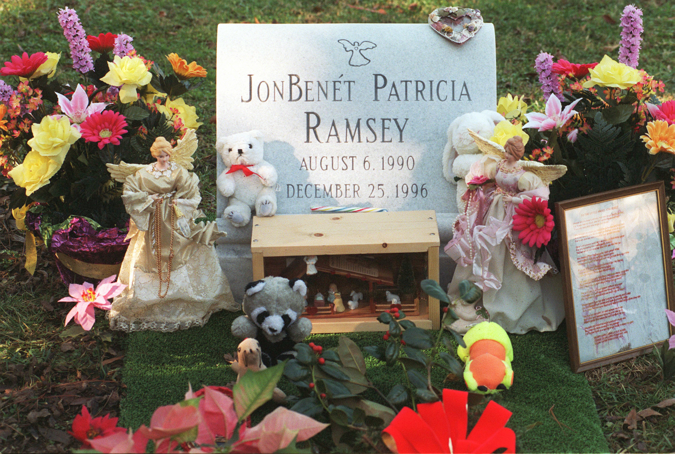 JonBenét Ramsey's grave photographed in 1997. | Source: Getty Images