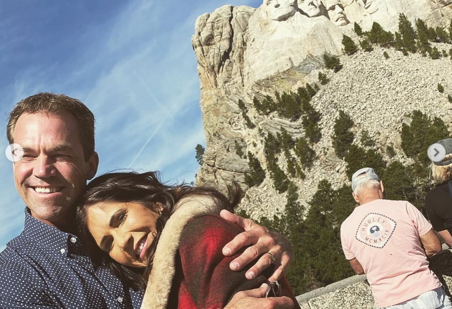 In front of Mount Rushmore, Bryon holds Kristi close as she leans into him—playful, affectionate, and framed by one of America’s most iconic backdrops. | Source: Instagram/sdbryonnoem