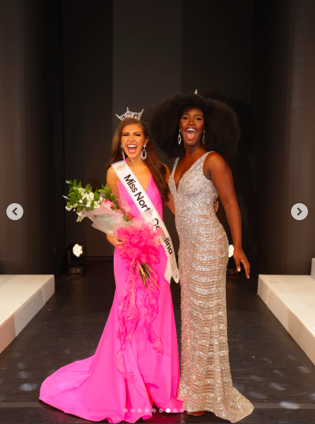 Sophia Kellstrom and Carrie Everett beaming in a photo together. | Source: Instagram/missamericanc