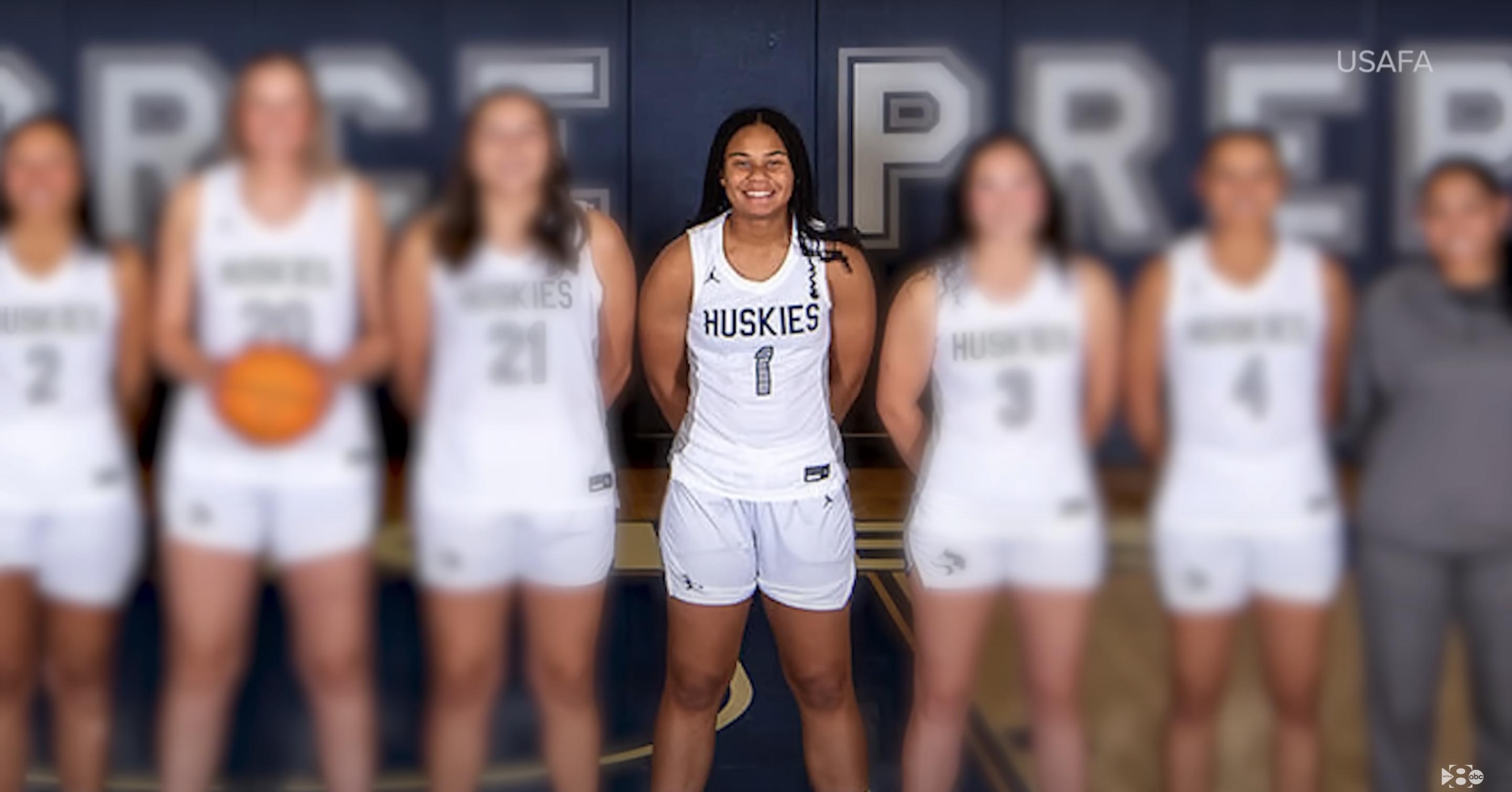 Ava Moore, center, pictured with her U.S. Air Force Preparatory School basketball teammates. She was remembered for her leadership and service | Source: YouTube/WFAA8