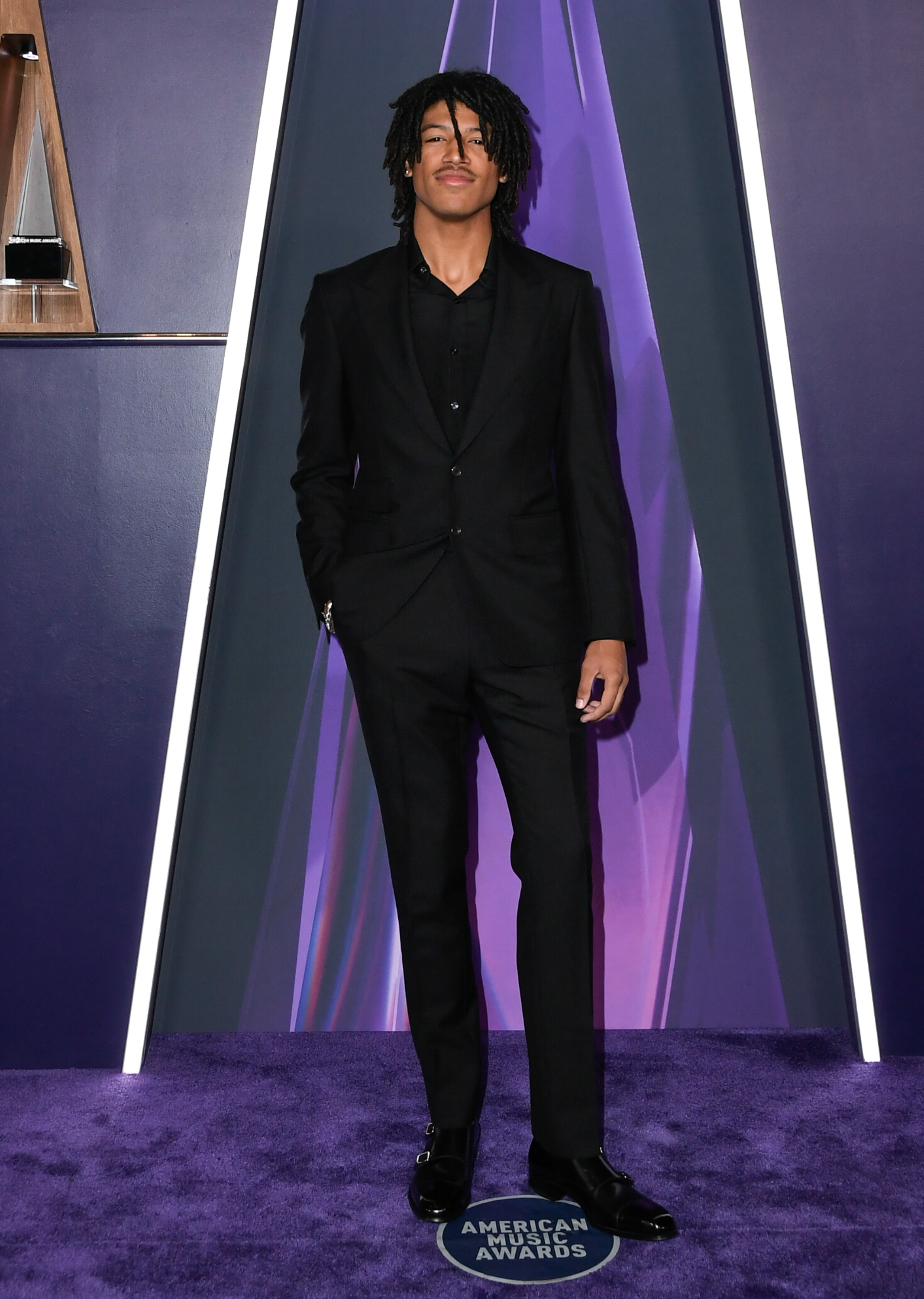 Henry Samuel arrives at the 2025 American Music Awards at Fontainebleau Las Vegas on May 26, 2025, in Las Vegas, Nevada. | Source: Getty Images