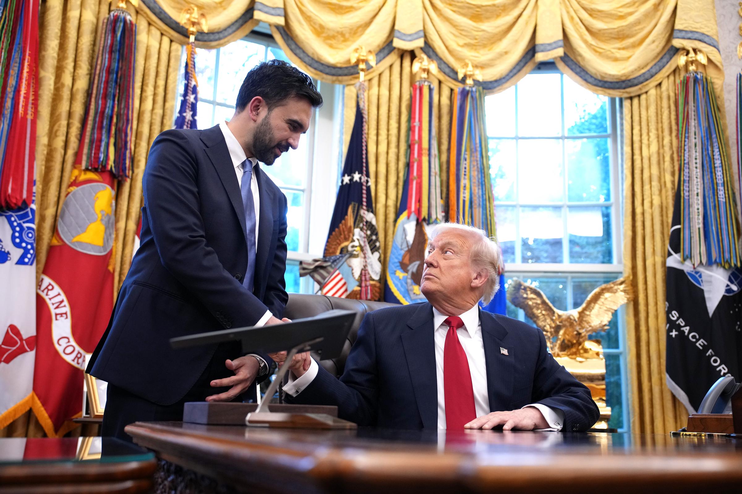 Donald Trump shakes hands with Zohran Mamdani in the Oval Office of the White House on November 21, 2025 | Source: Getty Images