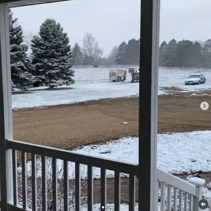 Winter gives the grounds a different look, with snow covering the pasture beyond the porch. Fencing, vehicles, and open land remain visible across the property. | Source: Instagram/sdbryonnoem