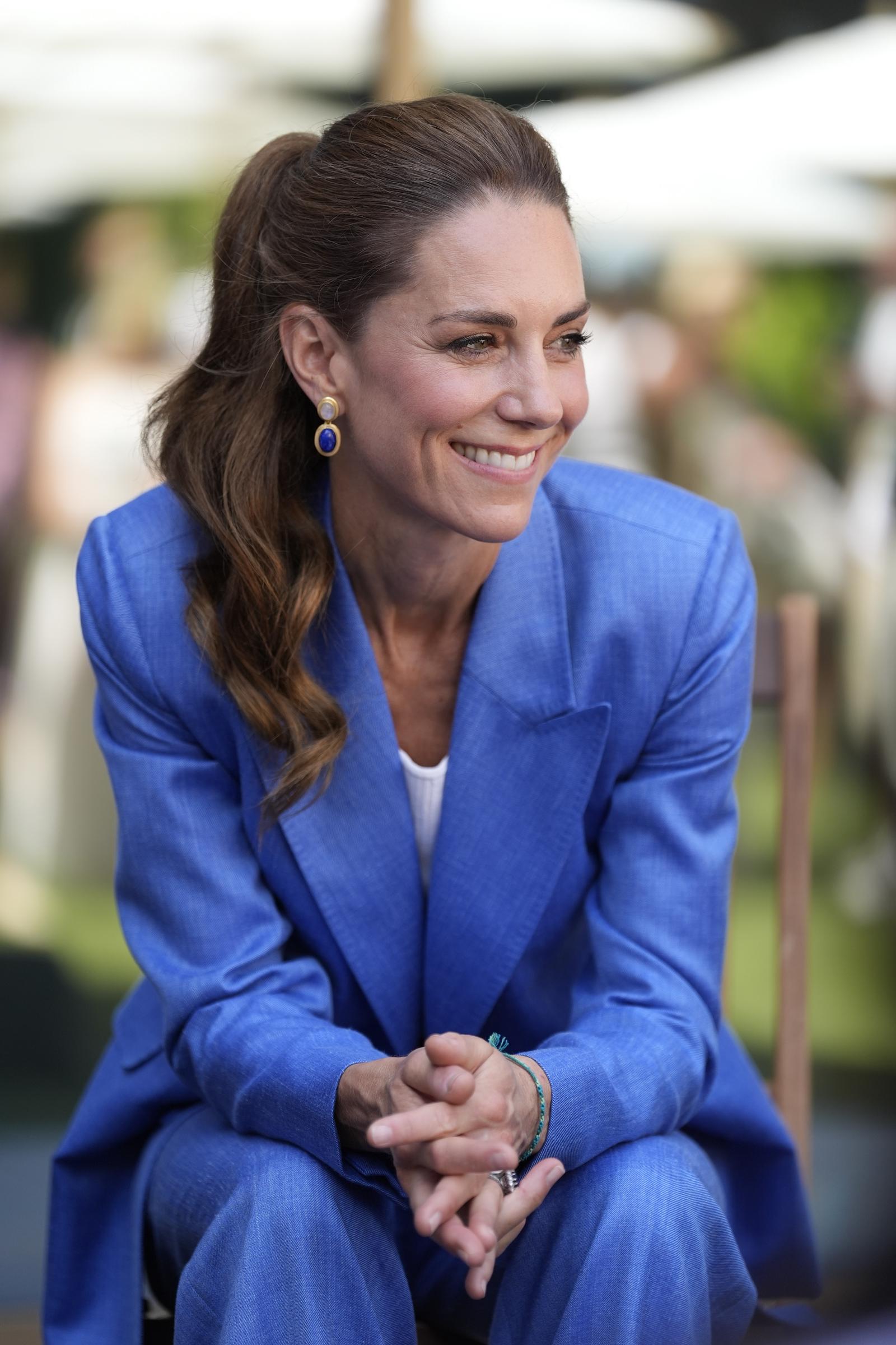 Her visit wasn't limited to watching tennis. Catherine also met children from the Shine Camera Club, a program that helps young people build confidence and creativity through photography. | Source: Getty Images