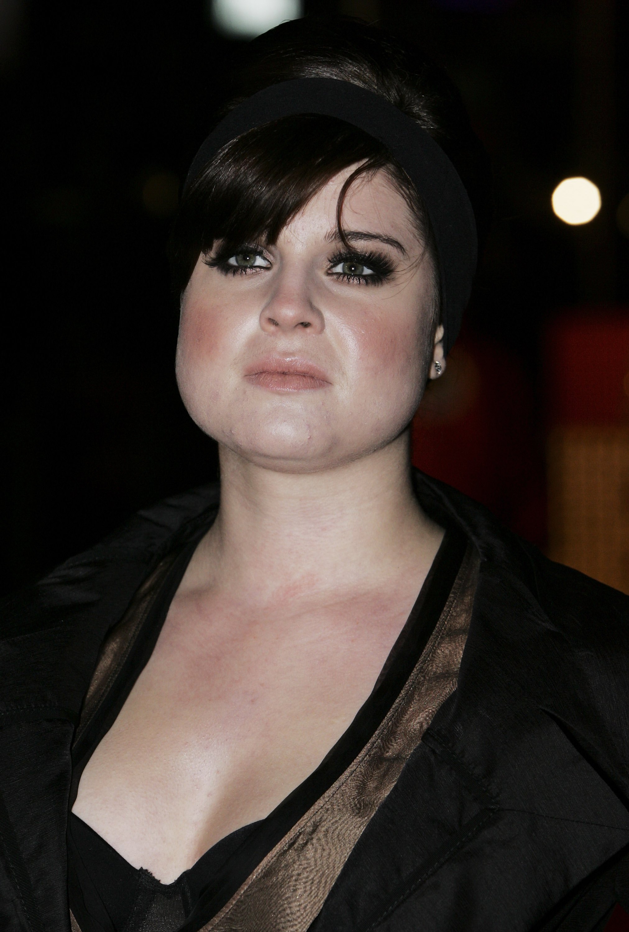 During most of her teenage and young adult years, her cheeks were prominent, giving her a softer, rounded silhouette despite her frame not looking that full. On this occasion, she arrived at the UK film premiere of "Dreamgirls" at the Odeon Leicester Square on January 21, 2007, in London, England.