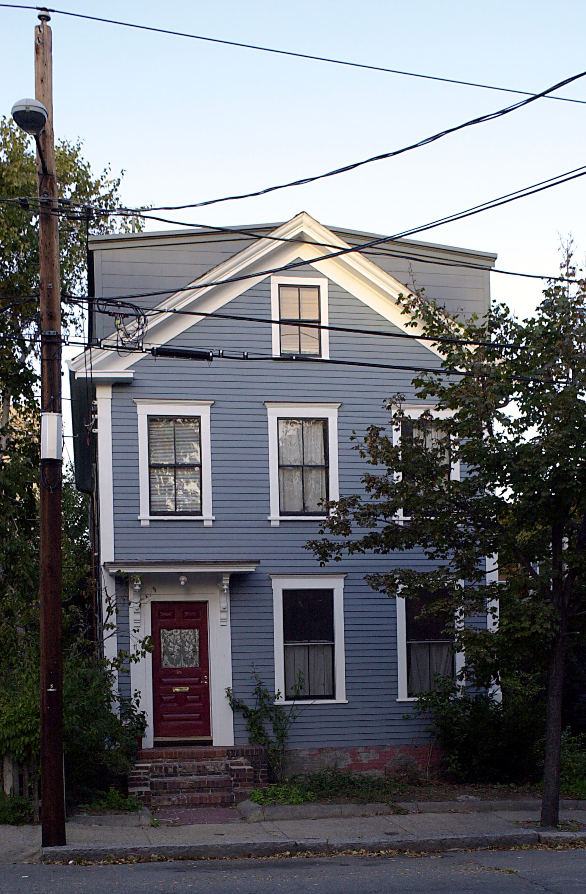 This Cambridge, Massachusetts, home is where Ben Affleck spent much of his childhood before launching the acting career that would earn him Academy Awards. He grew up here alongside his younger brother, Casey Affleck, who also went on to become an Oscar-winning actor. | Source: Getty Images