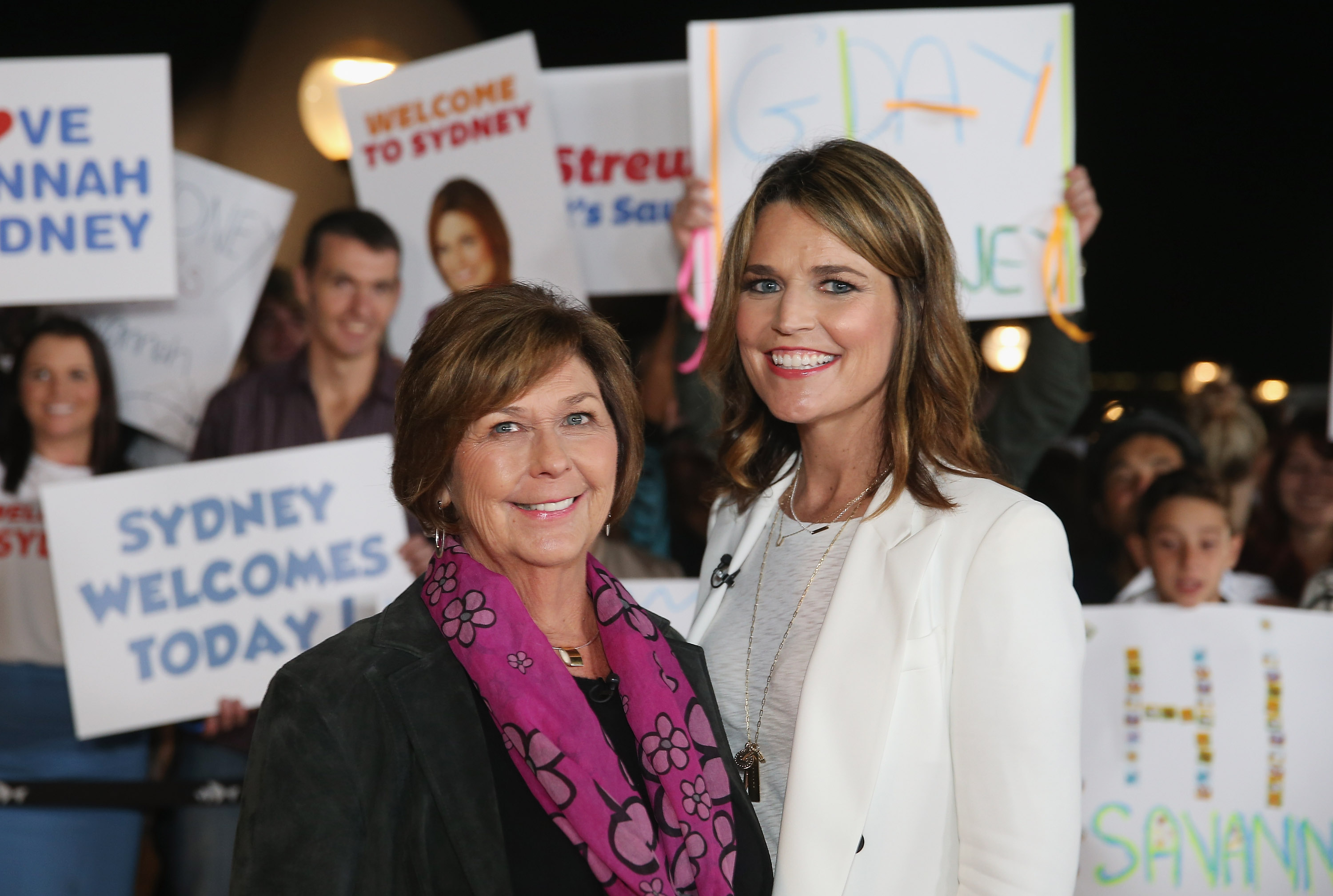Savannah Guthrie poses with her mother during NBC's "Today" show broadcast from Sydney, Australia, on May 4, 2015 | Source: Getty Images