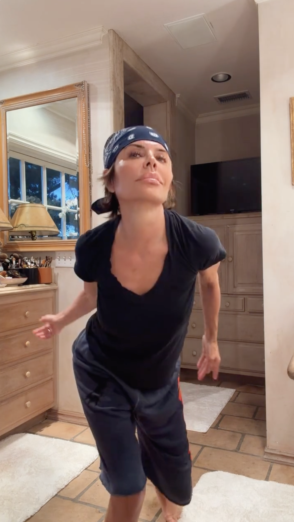 As she moves around her bathroom, one clear feature on her face becomes more noticeable. | Source: Instagram/lisarinna