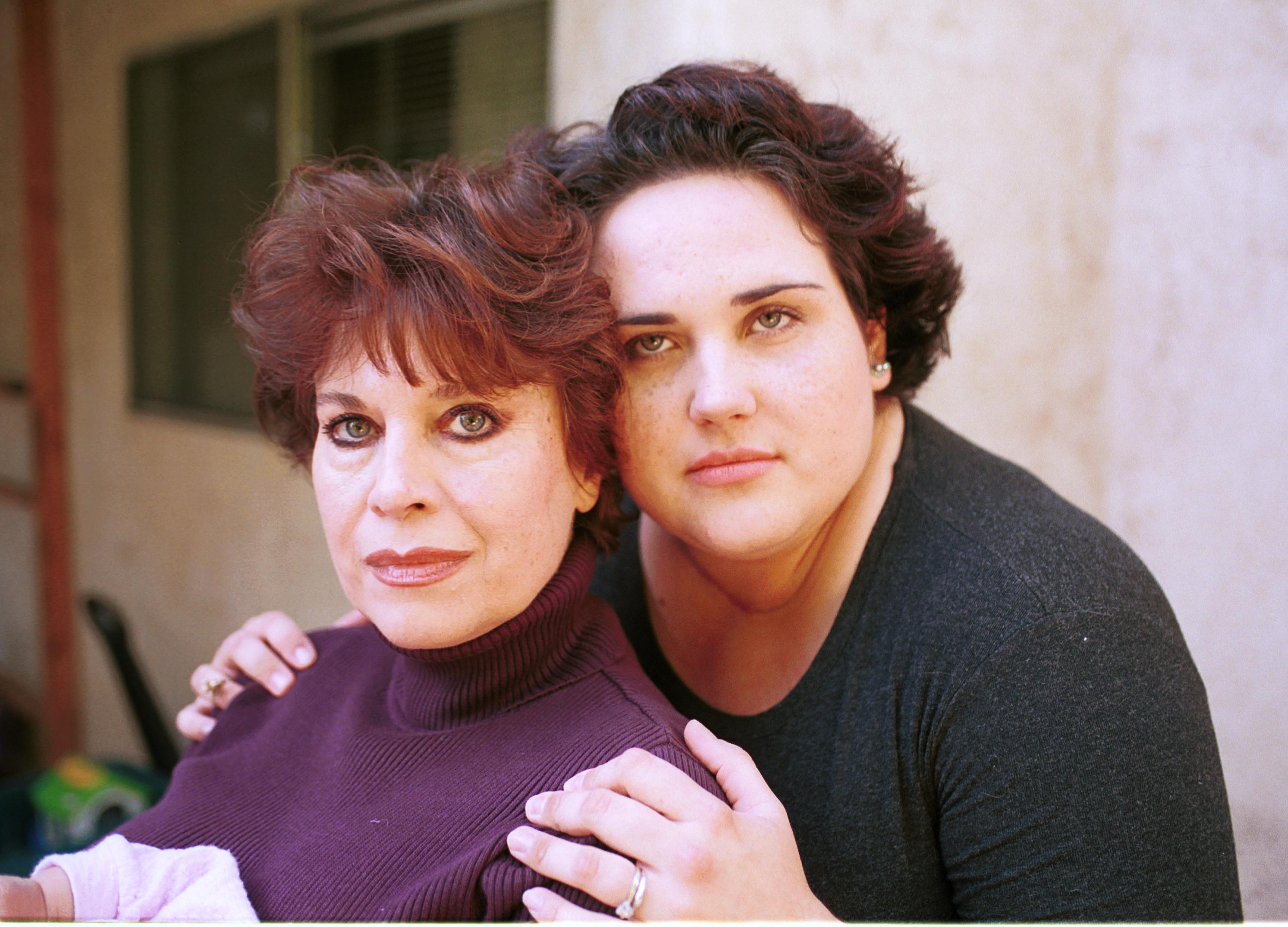 The actress poses with her daughter on September 28, 2000 | Source: Getty Images