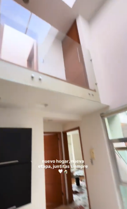 Romina Marcos with her girlfriend Laura Salazar in her new apartment. | Source: TikTok/romimarcos
