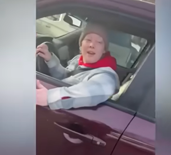 Renee Good talks to the agent as he walks to the back of her car. | Source: YouTube/FoxNews