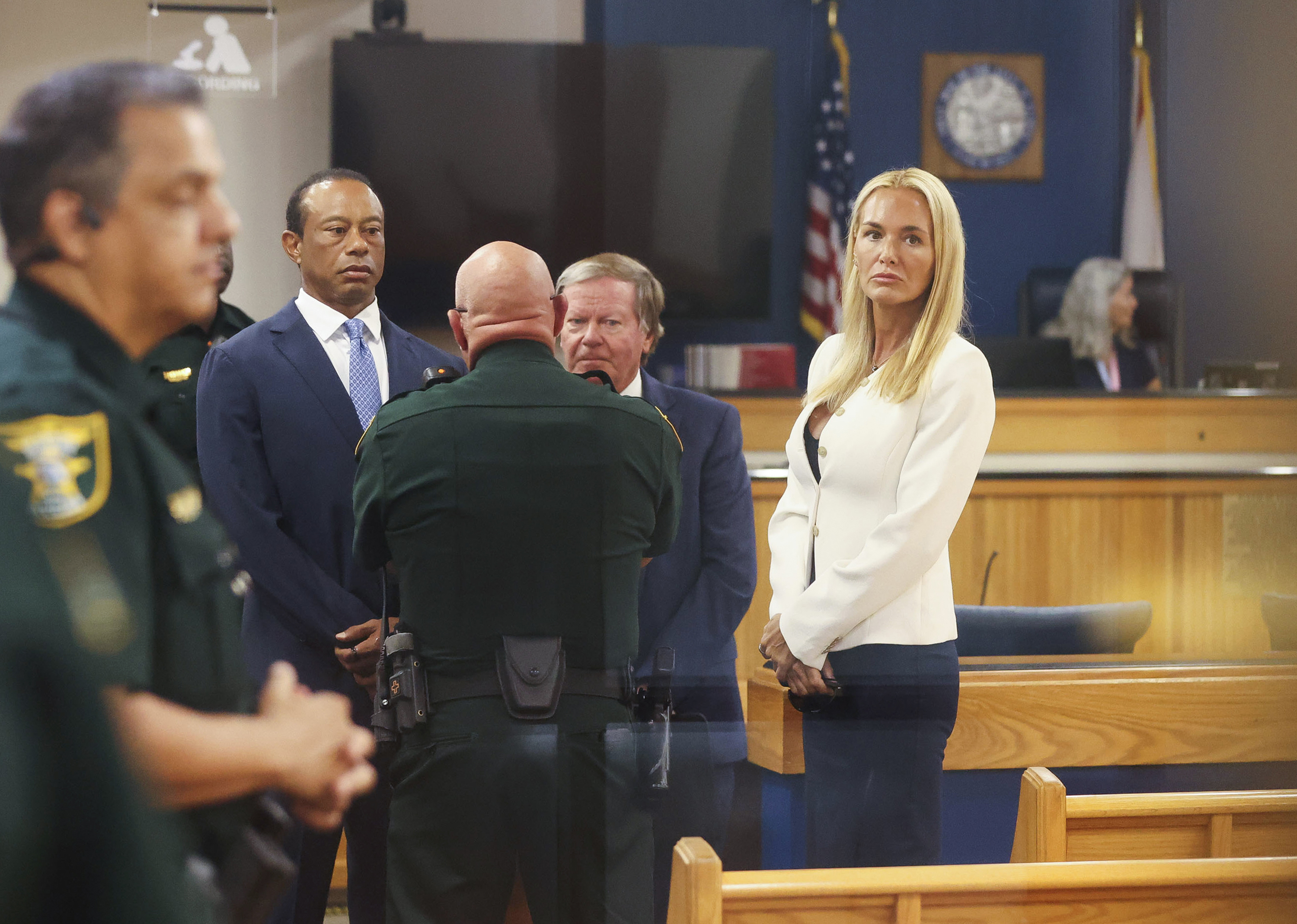 Inside the courtroom, the couple maintained a restrained distance as Woods faced the legal consequences of the crash and the difficult decision to enter an intensive rehabilitation program.