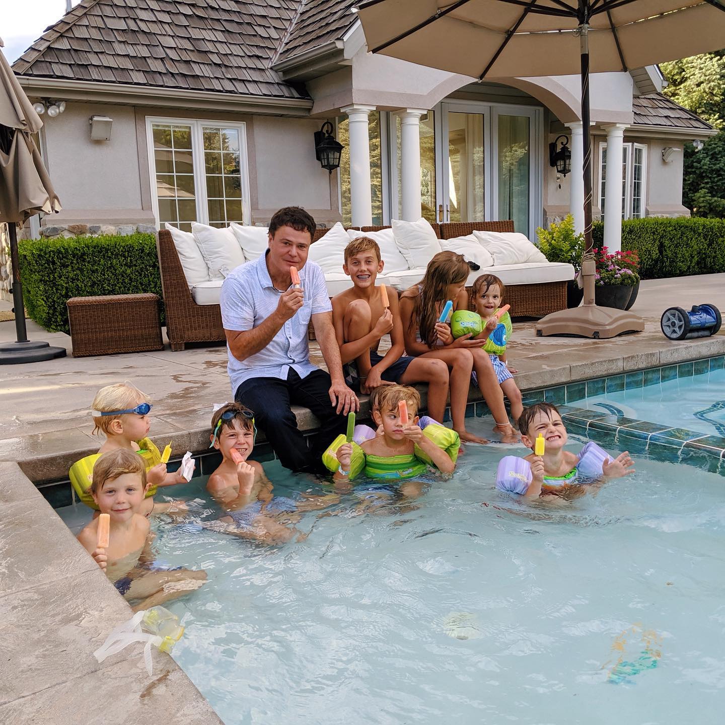 Donny has spent years celebrating the arrival of new grandchildren, frequently expressing his joy when the family grows. Poolside gatherings offer an opportunity to enjoy the kind of relaxed family time that he and Debbie have always valued. | Source: Instagram/donnyosmond
