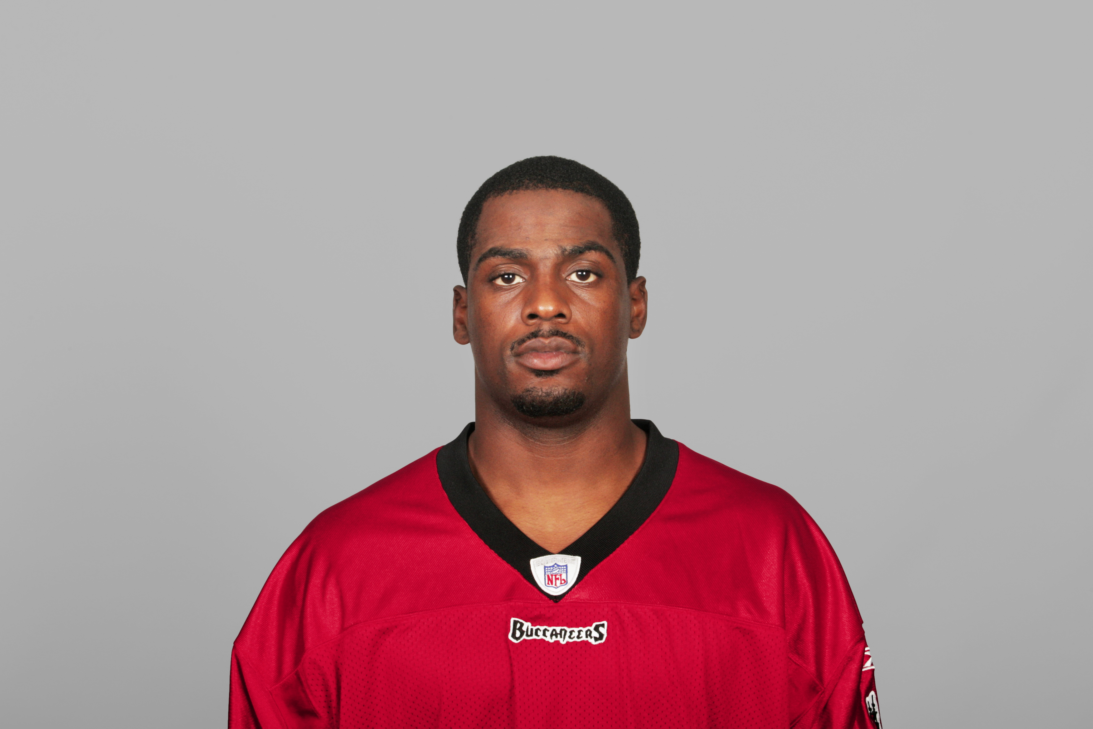 Ronyell Whitaker poses for his NFL headshot in 2005 | Source: Getty Images