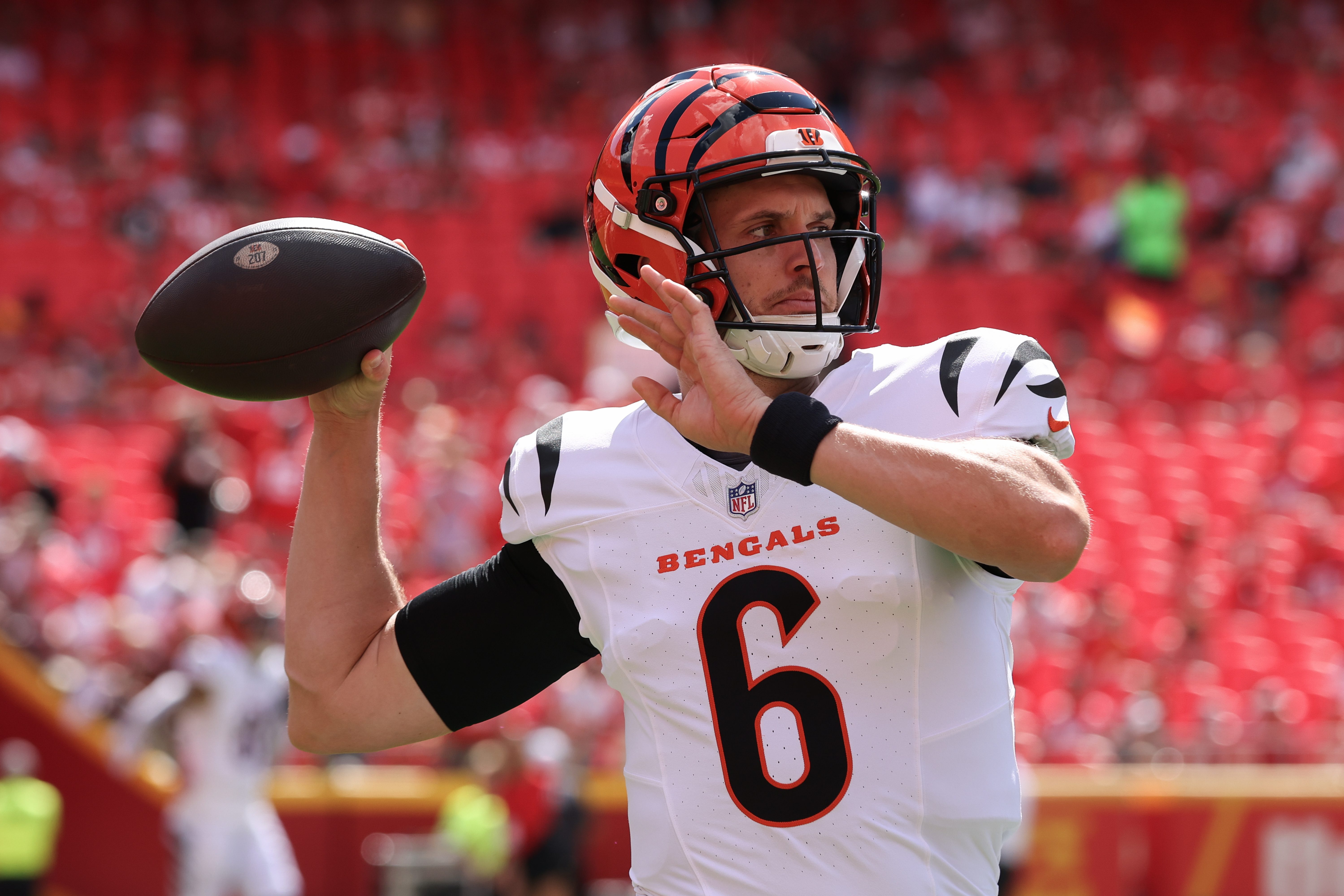Cincinnati Bengals quarterback Jake Browning before an NFL game between the Cincinnati Bengals and Kansas City Chiefs on September 15, 2024, at GEHA Field at Arrowhead Stadium in Kansas City, Missouri. | Source: Getty Images