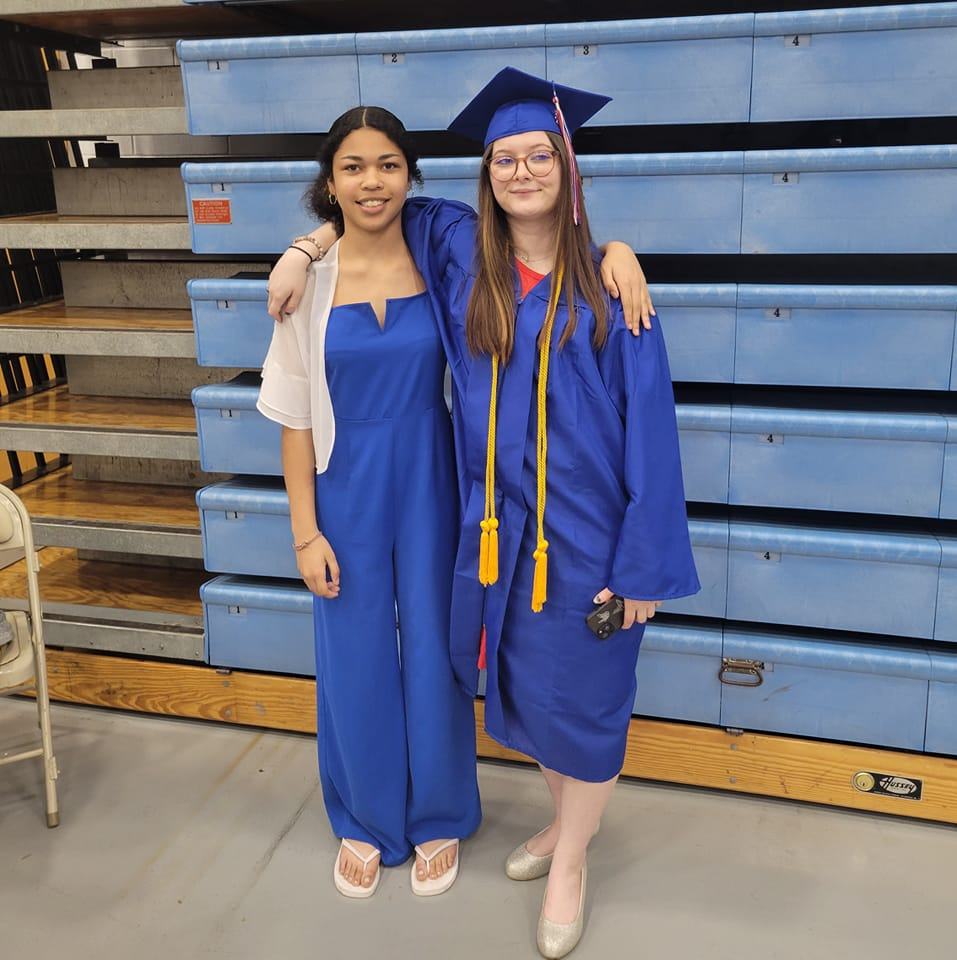 Kayla Huff and her sister, Christina Huff, from a post dated May 17, 2023 | Source: Facebook/Renee Shoemaker Huff