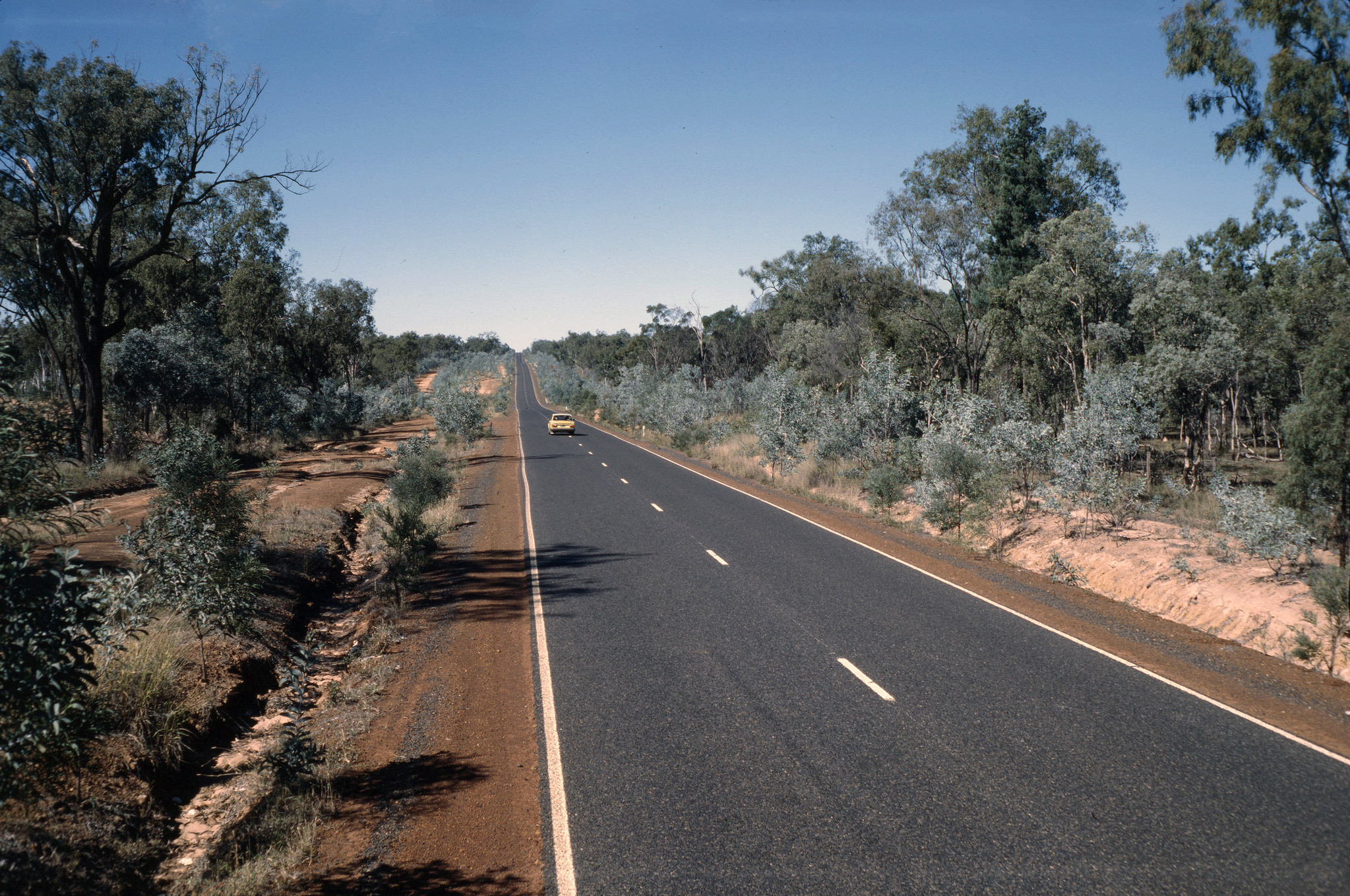 Duaringa- Emerald stretch of the Capricorn Highway in Queensland, Australia, c. 1978. | Source: Flickr/queenslandstatearchives